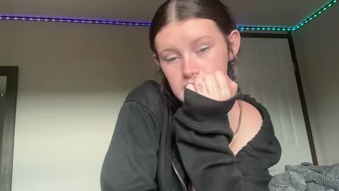 Snapshot of itskaylaaa chatting on 6, 6, 2026 itsKaylaaa online show from 6, 6, 2026