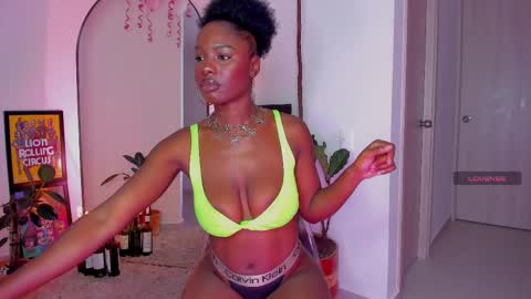 Snapshot of itslau_ chatting on 1, 3, 2025 lau online show from 1, 3, 2025