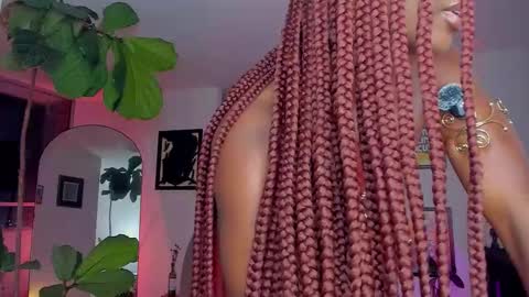 Snapshot of itslau_ chatting on 27, 3, 2026 lau online show from 27, 3, 2026