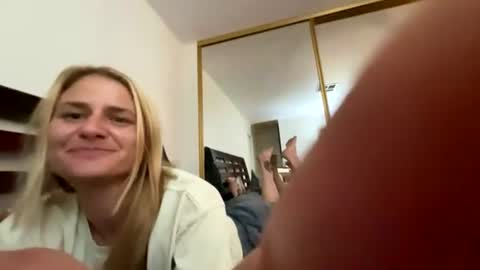itsmekrissy online show from 12, 7, 2026
