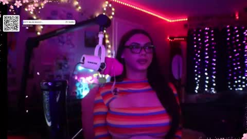 Snapshot of itsnickibabyy chatting on 28, 10, 2025 Nicki Foxx online show from 28, 10, 2025