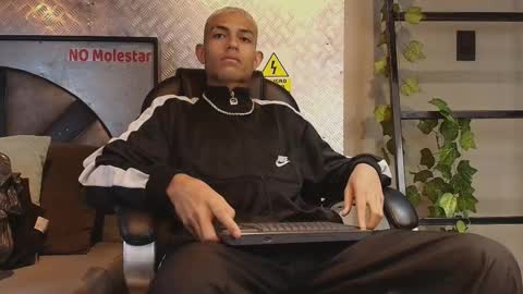 Snapshot of itszairen chatting on 17, 2, 2026 itszairen online show from 17, 2, 2026