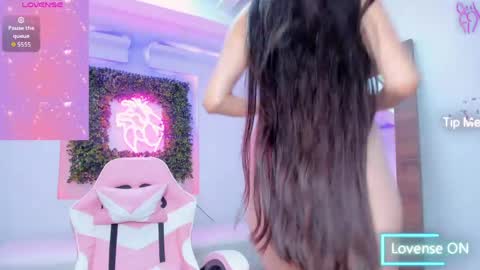 Itzel  online show from 9, 4, 2026