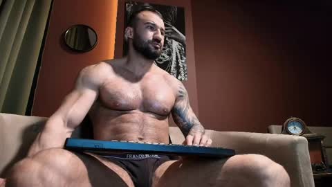 iustinmucle95 online show from 17, 4, 2026