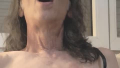 Snapshot of iuuuf2 chatting on 23, 4, 2026 Iuuuf2 or Samel online show from 23, 4, 2026