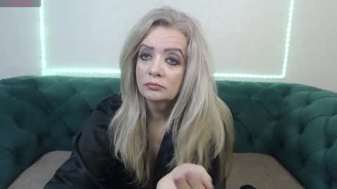 Snapshot of ivanacharm chatting on 5, 1, 2025 ivanacharm online show from 5, 1, 2025