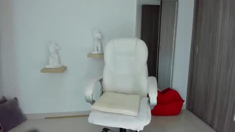 Snapshot of ivannasaenzcute chatting on 21, 2, 2025 Ivanna online show from 21, 2, 2025