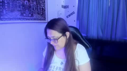 Snapshot of ivette_shaira chatting on 5, 7, 2026 IVETTE online show from 5, 7, 2026