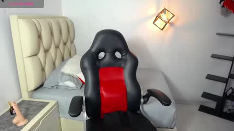 IVONNE  online show from 15, 12, 2025