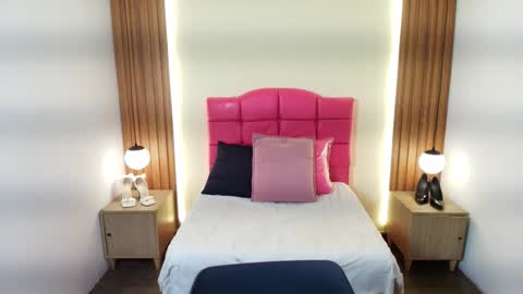 I V O N N E R O S S online show from 25, 2, 2026