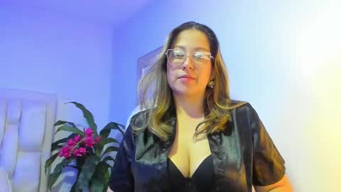 Snapshot of ivonny_04 chatting on 29, 9, 2025 N A T H A L Y online show from 29, 9, 2025