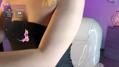 Snapshot of ivonny_sakura chatting on 11, 4, 2026 Ivonny online show from 11, 4, 2026