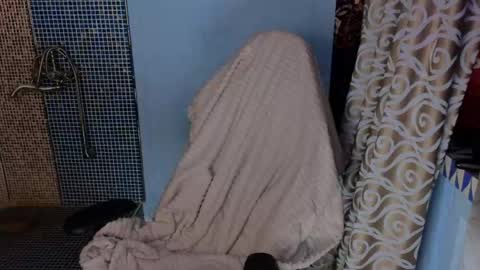 Snapshot of ivorywood_ chatting on 17, 5, 2026 ivorywood_ online show from 17, 5, 2026