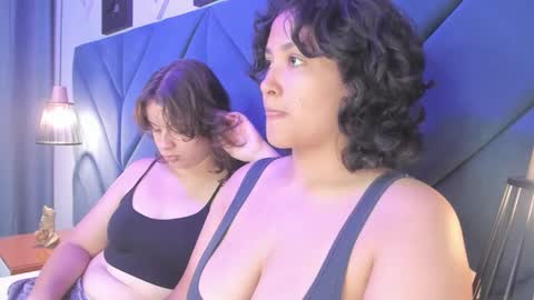 Snapshot of ivy_and_molly chatting on 2, 11, 2025 Ivy and Molly online show from 2, 11, 2025