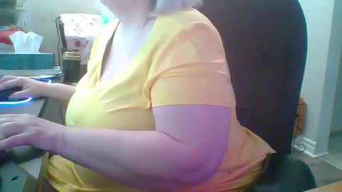 Snapshot of ivyjane3522 chatting on 27, 4, 2026 ivyjane3522 online show from 27, 4, 2026