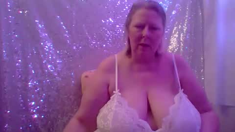 Snapshot of ivyjane3522 chatting on 2, 5, 2026 ivyjane3522 online show from 2, 5, 2026
