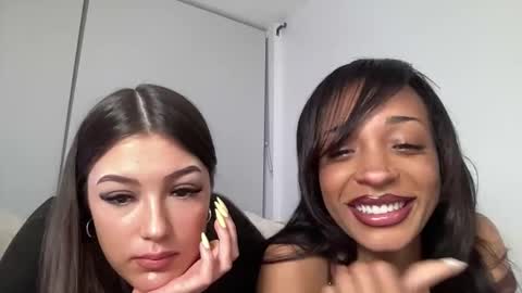 Snapshot of ivyskye_ chatting on 4, 5, 2026 ivyskye_ online show from 4, 5, 2026