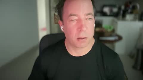 Snapshot of iwantuu2 chatting on 22, 12, 2024 chat with me to find out online show from 22, 12, 2024