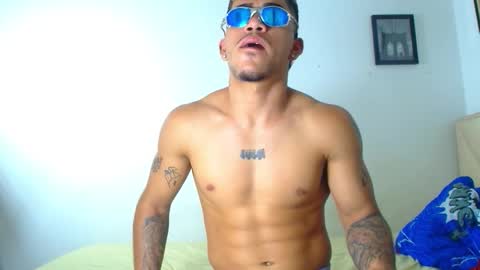 Snapshot of izaak_taylor7 chatting on 23, 12, 2025 izaack online show from 23, 12, 2025