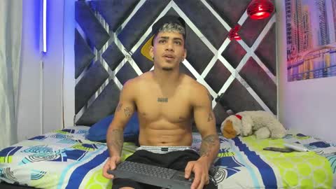 Snapshot of izaak_taylor7 chatting on 14, 1, 2026 izaack online show from 14, 1, 2026