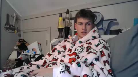 Snapshot of izzame2 chatting on 17, 11, 2025 Willis online show from 17, 11, 2025