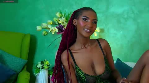 Snapshot of izzie_sugar chatting on 15, 10, 2025 Sugar Babe online show from 15, 10, 2025