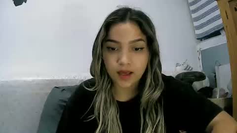 Snapshot of izzy_32 chatting on 4, 4, 2026 izzy_32 online show from 4, 4, 2026