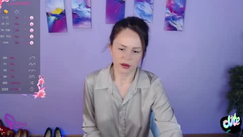 Queen of nylon  Victoria online show from 5, 12, 2024