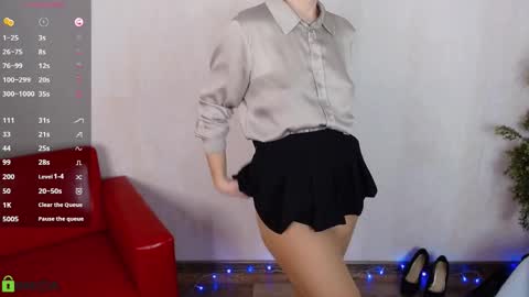 Snapshot of izzy_cam chatting on 19, 1, 2026 Queen of nylon Victoria online show from 19, 1, 2026