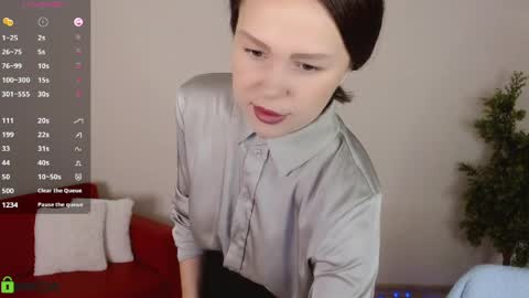 Queen of nylon  Victoria online show from 3, 4, 2026