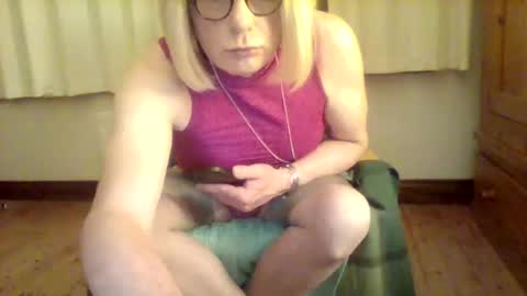 izzy_mchoney online show from 16, 5, 2026