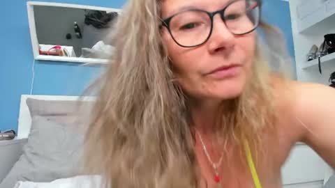 Izzy Mendosa online show from 29, 6, 2026