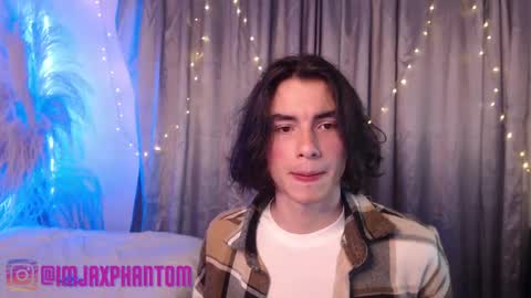 Snapshot of j_a_x_x_x_o_n chatting on 8, 1, 2025 Hey im Jaxxxon check my info     online show from 8, 1, 2025