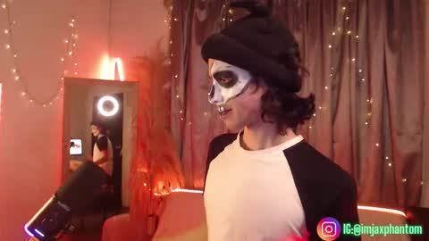 Hey im Jaxxxon check my info     online show from 31, 10, 2025