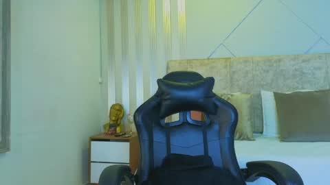 Snapshot of j_belle_ chatting on 2, 4, 2026 j_belle_ online show from 2, 4, 2026