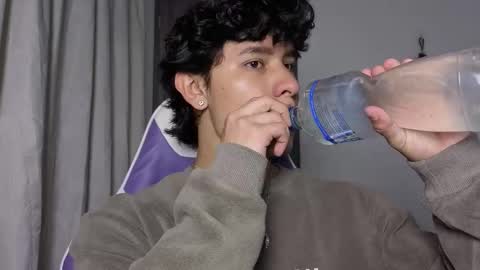 Snapshot of j_u_p_i_t_e_r chatting on 24, 11, 2025 Noah online show from 24, 11, 2025