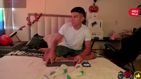 Snapshot of jack_castell chatting on 14, 10, 2025 JACK CASTELL online show from 14, 10, 2025