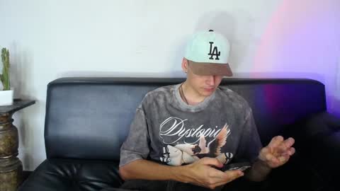 INDEPENDENT MODEL online show from 17, 1, 2025