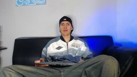 INDEPENDENT MODEL online show from 19, 1, 2025