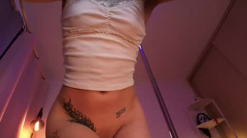 Snapshot of jacky_croft chatting on 19, 12, 2025 Linda Sofia help me get to 100 thumbs up online show from 19, 12, 2025