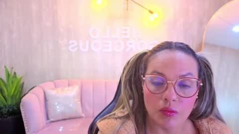 Snapshot of jade_jones_a chatting on 14, 11, 2025 Jade online show from 14, 11, 2025
