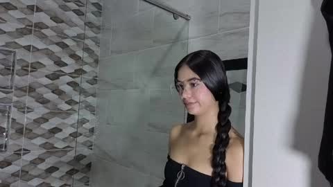 jade_lovv online show from 4, 6, 2026