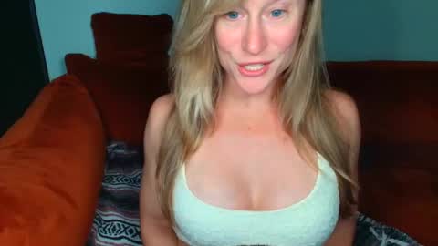 jadeamaryllis_ online show from 17, 4, 2026