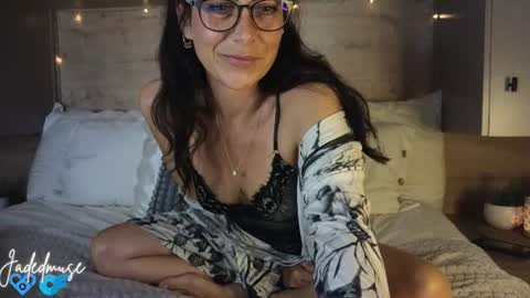 Snapshot of jadedmuse chatting on 9, 7, 2026 Jade online show from 9, 7, 2026