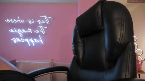 JADE EVANS online show from 9, 11, 2025