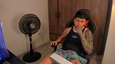 Snapshot of jake_pons chatting on 24, 4, 2026 Jake Pons online show from 24, 4, 2026