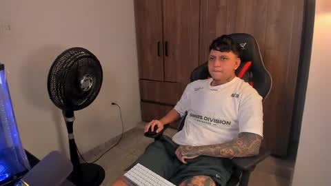 Snapshot of jake_pons chatting on 6, 5, 2026 Jake Pons online show from 6, 5, 2026