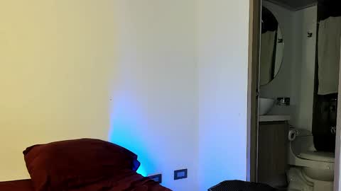 Snapshot of jakee_brown chatting on 5, 2, 2025 Santiago online show from 5, 2, 2025