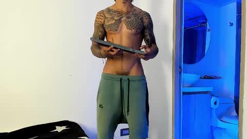 Snapshot of jakee_brown chatting on 10, 2, 2025 Santiago online show from 10, 2, 2025