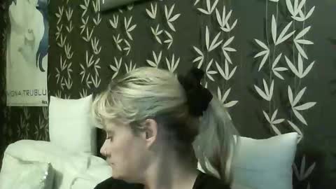 Snapshot of jakkilouise chatting on 10, 10, 2025 JAKKI LOUISE pornstar online show from 10, 10, 2025